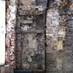 Crook Frame in Party Wall