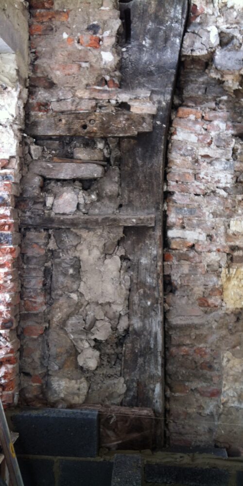 Crook Frame in Party Wall
