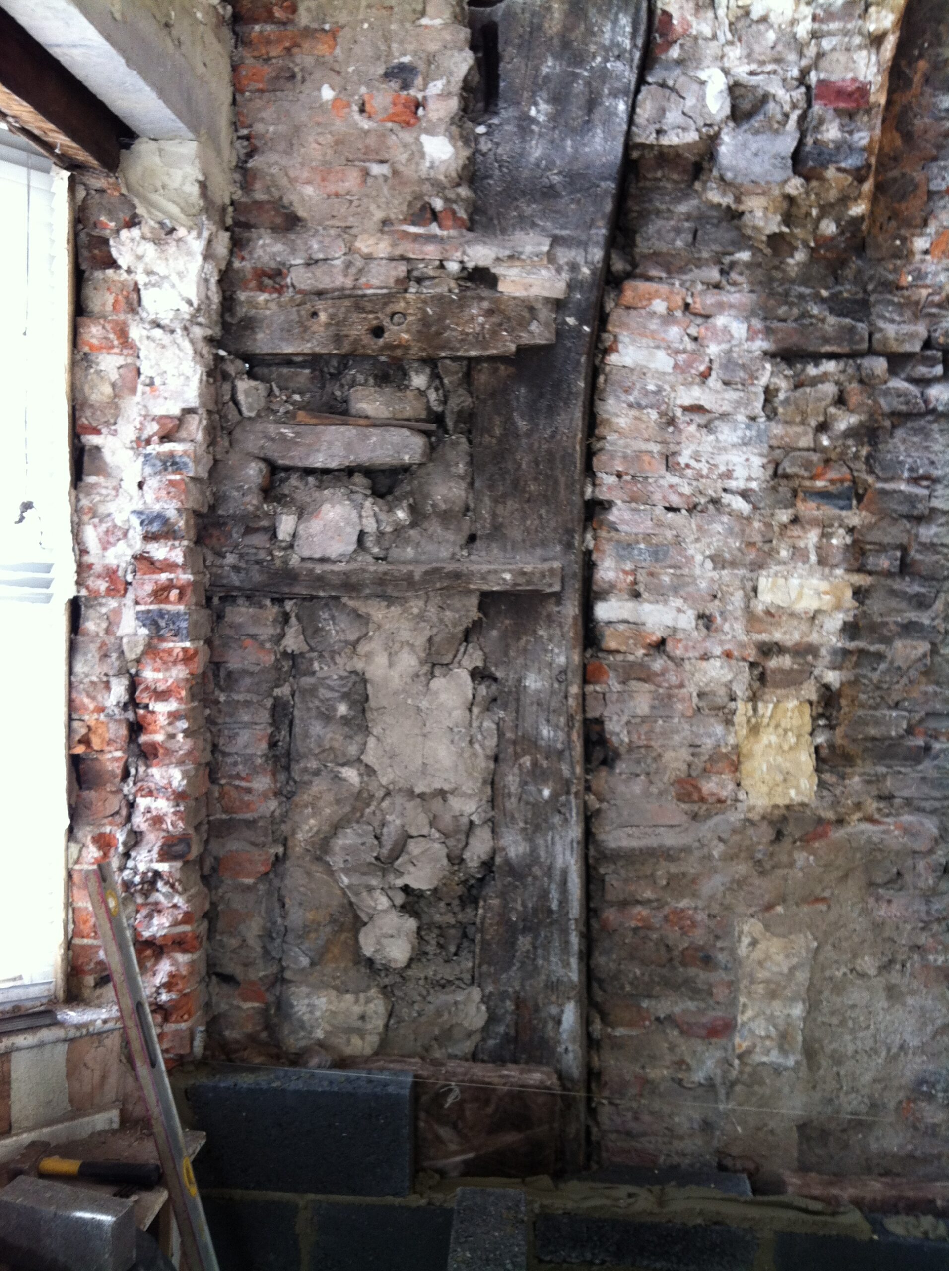 Crook Frame in Party Wall